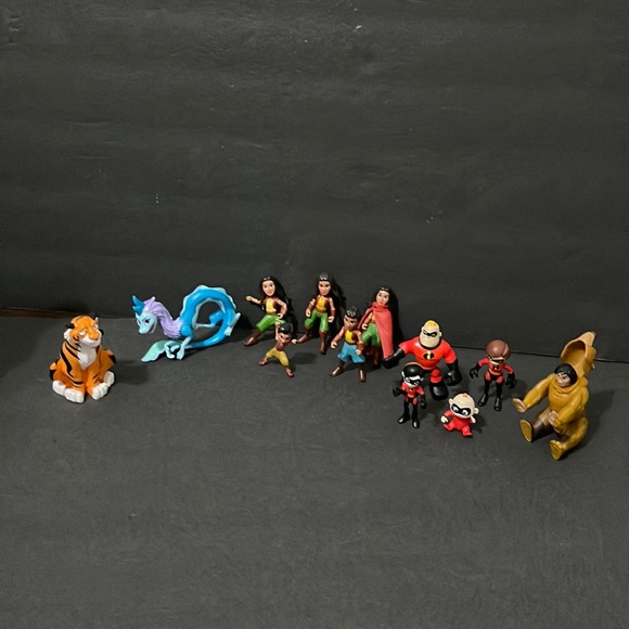 DISNEY FIGURES RAYA AND THE DRAGON - Picture 1 of 6